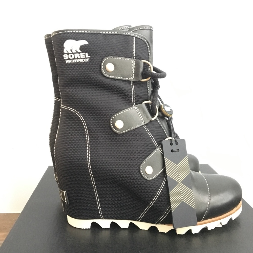 IN BOX SOREL JOAN OF ARCTIC WEDGE BOOTS!
